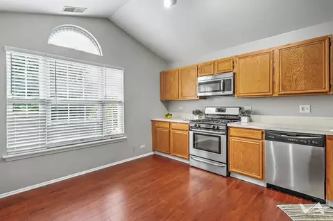 Kitchen - 1620 Columbia Cir #2, Bartlett, IL 60103 photo 2 of 2
