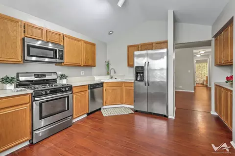 Kitchen - 1620 Columbia Cir #2, Bartlett, IL 60103 photo 1 of 2