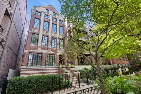 841 W Buckingham Pl #1, Chicago, IL 60657