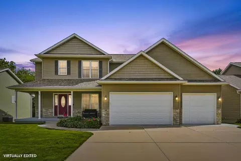 8 Buffalo Ct, Leclaire, IA 52753