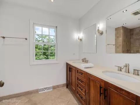 Bath - 5 Norris Dr, Burr Ridge, IL 60527 photo 2 of 5