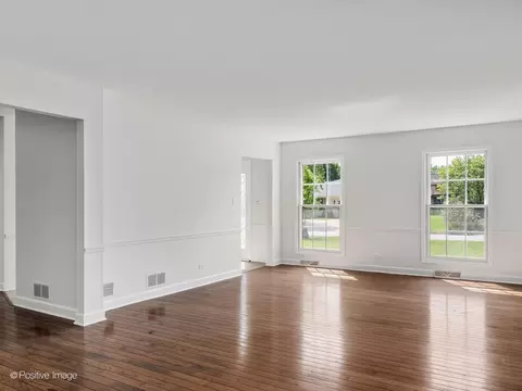 Living - 5 Norris Dr, Burr Ridge, IL 60527 photo 2 of 9