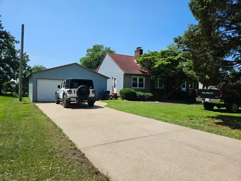 1517 W Kimberly Rd, Davenport, IA 52806