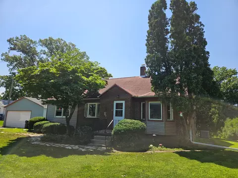 1517 W Kimberly Rd, Davenport, IA 52806