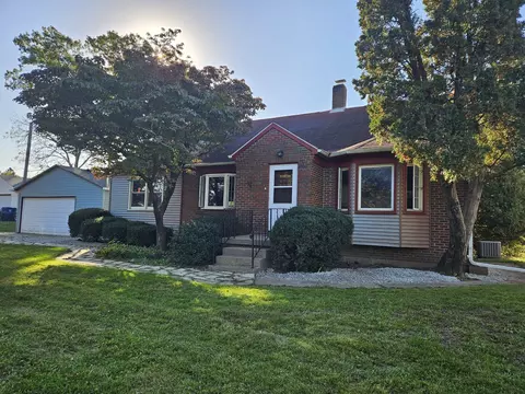 1517 W Kimberly Rd, Davenport, IA 52806