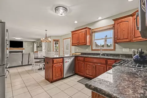 Kitchen - 487 Locust Ln, Peotone, IL 60468 photo 2 of 4