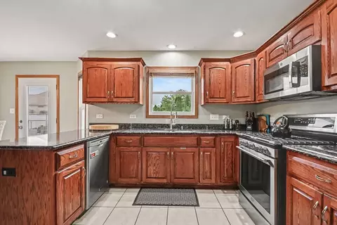 Kitchen - 487 Locust Ln, Peotone, IL 60468 photo 3 of 4