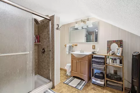 Bath - 14264 Mustang Rd, Marion, IL 62959 photo 1 of 3