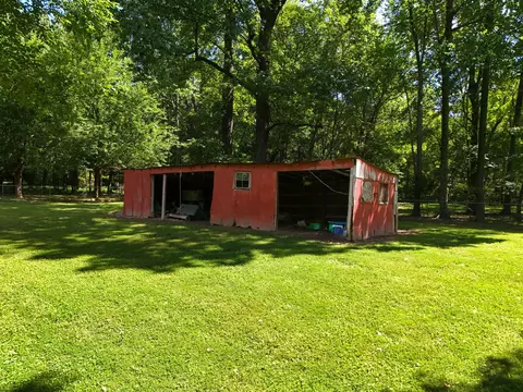 Exterior - 14264 Mustang Rd, Marion, IL 62959 photo 4 of 9