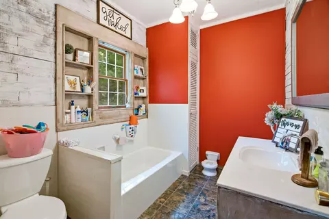 Bath - 14264 Mustang Rd, Marion, IL 62959 photo 3 of 3