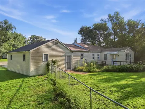Exterior - 10464 Two Mile Rd, Thomson, IL 61285 photo 3 of 6