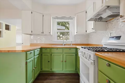 Kitchen - 10464 Two Mile Rd, Thomson, IL 61285 photo 2 of 2