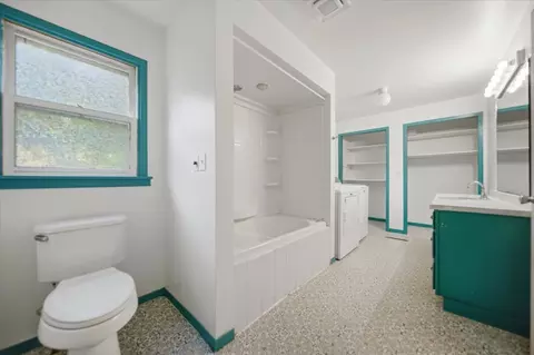 Bath - 10464 Two Mile Rd, Thomson, IL 61285 photo 1 of 1