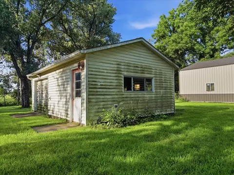 Exterior - 10464 Two Mile Rd, Thomson, IL 61285 photo 5 of 6