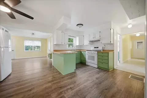 Kitchen - 10464 Two Mile Rd, Thomson, IL 61285 photo 1 of 2