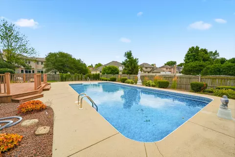 Exterior - 1522 Coventry Ln, Munster, IN 46321 photo 1 of 4