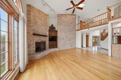Living - 1522 Coventry Ln, Munster, IN 46321 photo 7 of 9