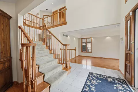 Entry Way - 1522 Coventry Ln, Munster, IN 46321 photo 1 of 3