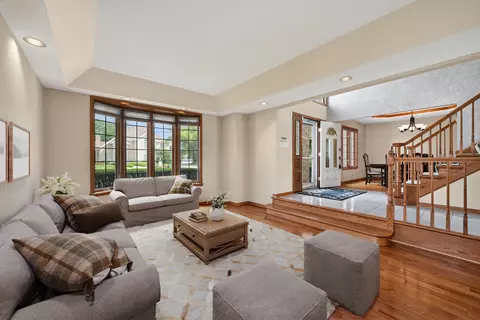 Living - 1522 Coventry Ln, Munster, IN 46321 photo 3 of 9