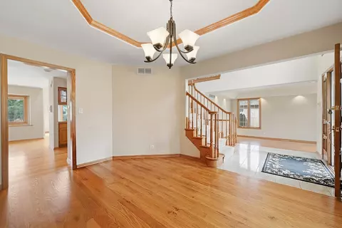 Living - 1522 Coventry Ln, Munster, IN 46321 photo 1 of 9