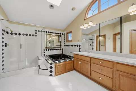Bath - 1522 Coventry Ln, Munster, IN 46321 photo 2 of 4