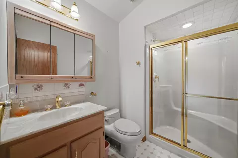 Bath - 1522 Coventry Ln, Munster, IN 46321 photo 3 of 4