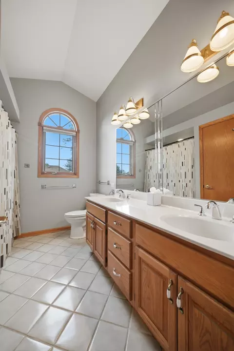 Bath - 1522 Coventry Ln, Munster, IN 46321 photo 4 of 4