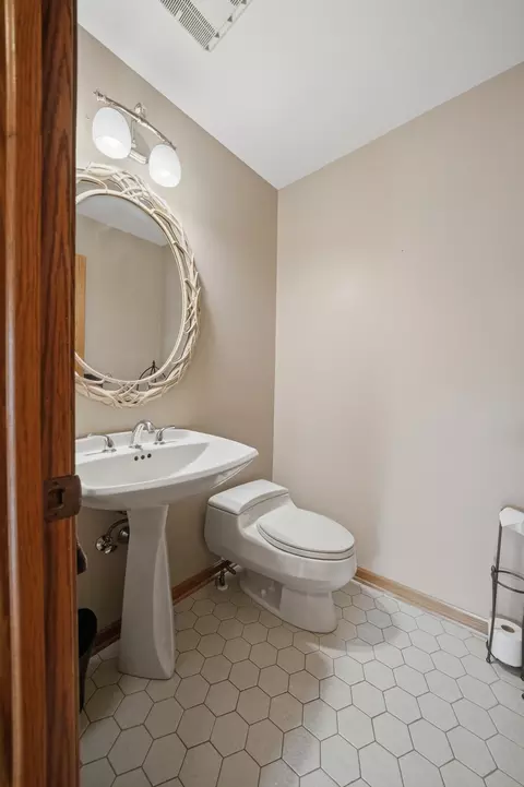 Bath - 1522 Coventry Ln, Munster, IN 46321 photo 1 of 4