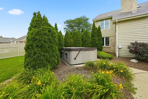 Exterior - 1522 Coventry Ln, Munster, IN 46321 photo 4 of 4