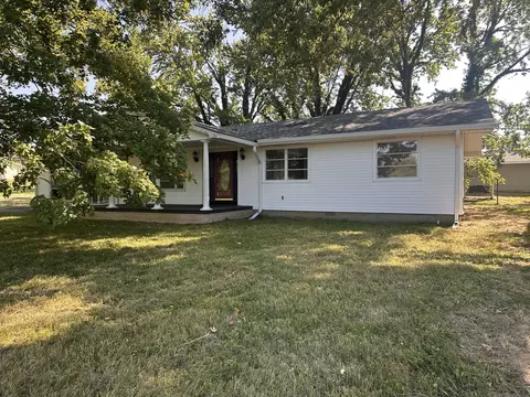 Exterior - 380 Golf Course Rd, Eldorado, IL 62930 photo 3 of 9