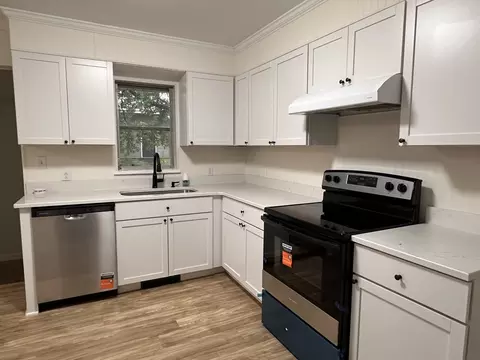 Kitchen - 380 Golf Course Rd, Eldorado, IL 62930 photo 3 of 4