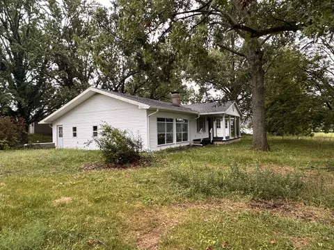 Exterior - 380 Golf Course Rd, Eldorado, IL 62930 photo 9 of 9