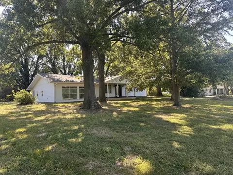Exterior - 380 Golf Course Rd, Eldorado, IL 62930 photo 4 of 9