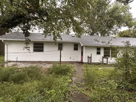 Exterior - 380 Golf Course Rd, Eldorado, IL 62930 photo 6 of 9
