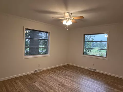 Bedroom - 380 Golf Course Rd, Eldorado, IL 62930 photo 4 of 4