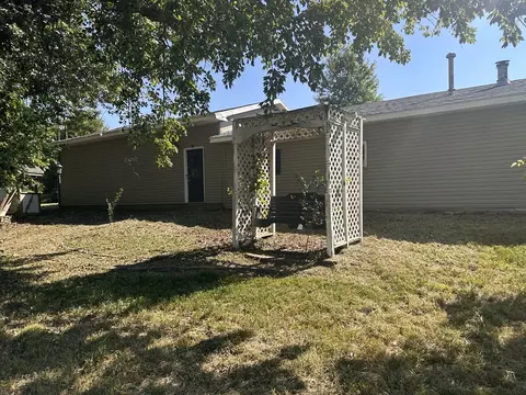 Exterior - 380 Golf Course Rd, Eldorado, IL 62930 photo 7 of 9