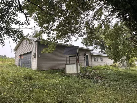 Exterior - 380 Golf Course Rd, Eldorado, IL 62930 photo 8 of 9