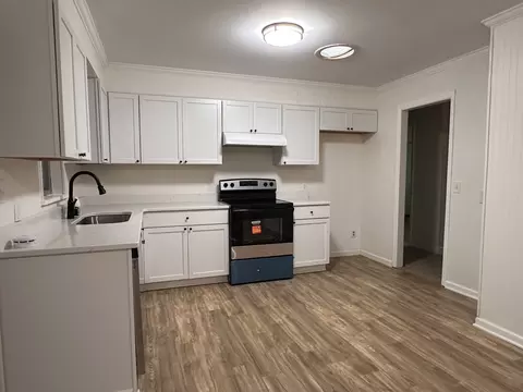 Kitchen - 380 Golf Course Rd, Eldorado, IL 62930 photo 1 of 4