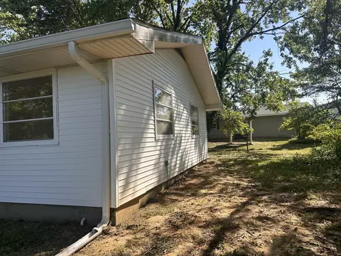 Exterior - 380 Golf Course Rd, Eldorado, IL 62930 photo 9 of 9
