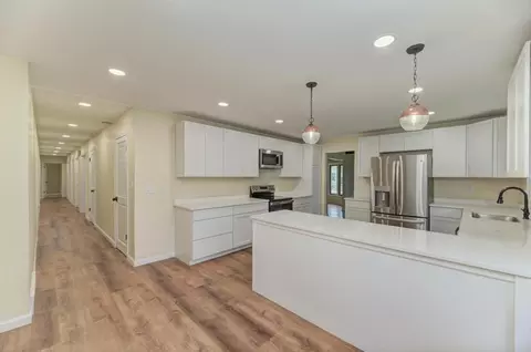 Entry Way - 210 S Small Ave, Kankakee, IL 60901 photo 3 of 3