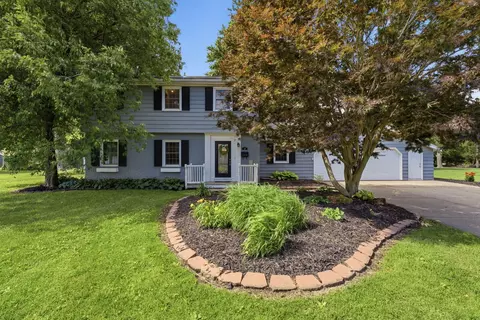 17 Sunset Cir, Bettendorf, IA 52722