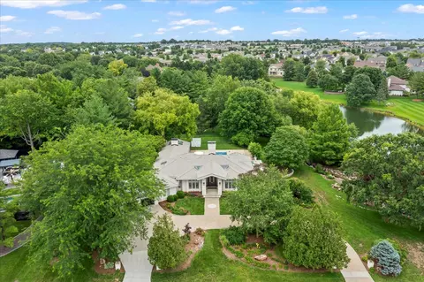 1304 Cross Creek Rd, Mahomet, IL 61853
