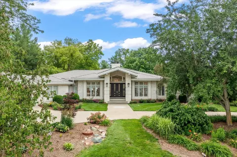 1304 Cross Creek Rd, Mahomet, IL 61853