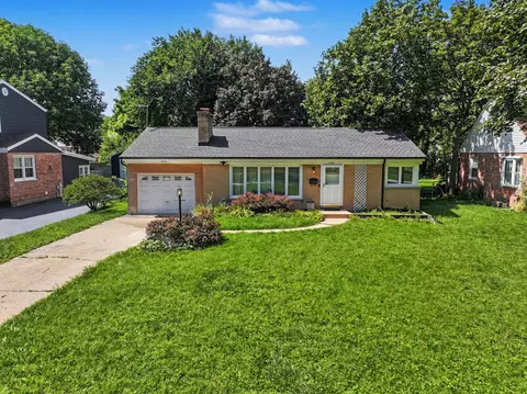 132 S Greenwood Ave, Palatine, IL 60074