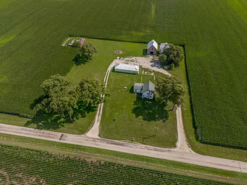 758 N 1st Rd, Dana, IL 61321