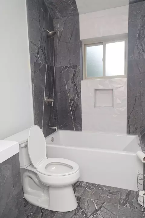 Bath - Undisclosed, Chicago, IL 60643 photo 4 of 5