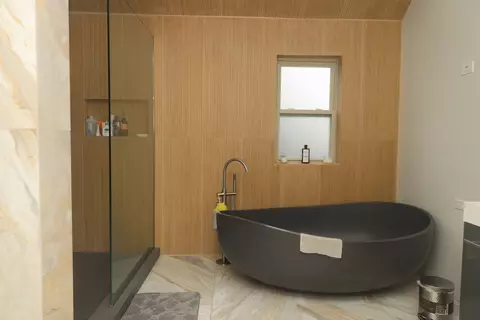 Bath - Undisclosed, Chicago, IL 60643 photo 2 of 5