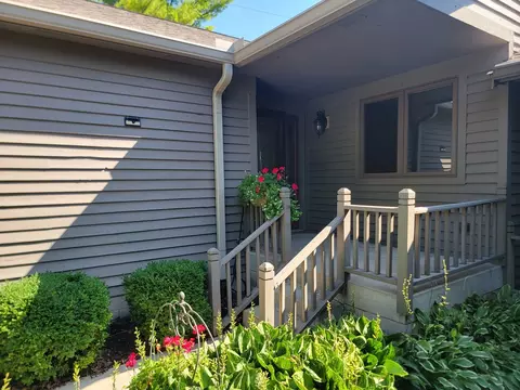 Exterior - 1509 Fort Jesse Rd #20, Normal, IL 61761 photo 5 of 17