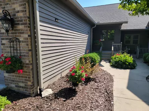 Exterior - 1509 Fort Jesse Rd #20, Normal, IL 61761 photo 4 of 17