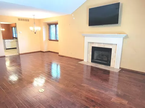 Living - 1509 Fort Jesse Rd #20, Normal, IL 61761 photo 2 of 5